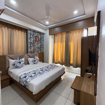 Hotelsuncity Inn Вадодара Экстерьер фото