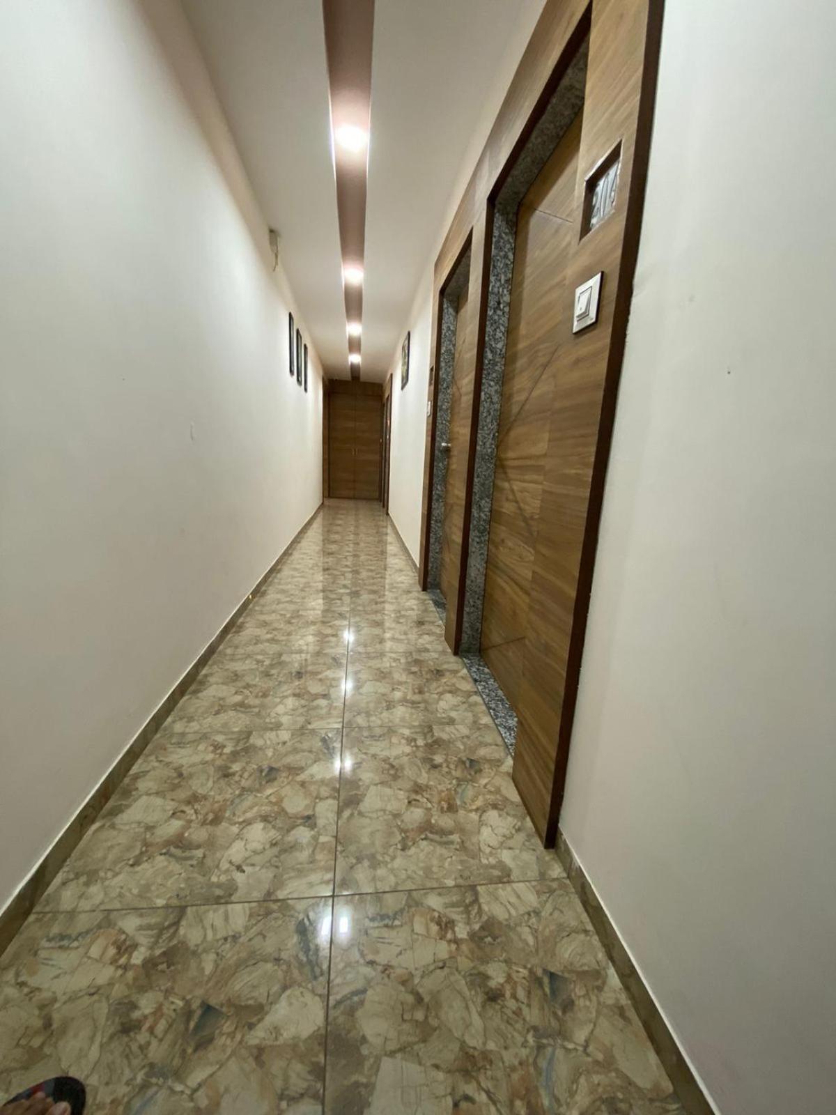 Hotelsuncity Inn Вадодара Экстерьер фото